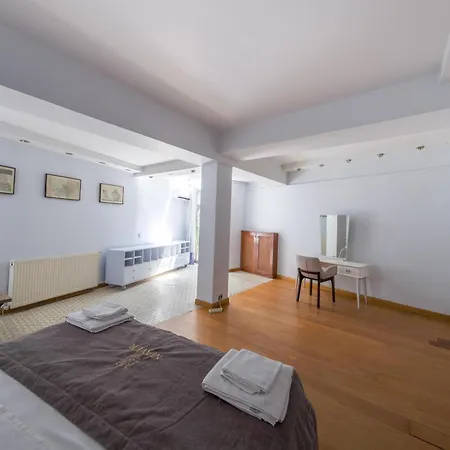 شقة Maison Detroit Iconic 3br Triplex With Great Views *