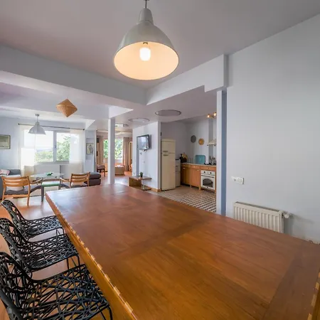 شقة Maison Detroit Iconic 3br Triplex With Great Views *