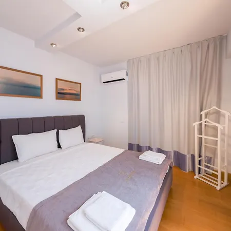 شقة Maison Detroit Iconic 3br Triplex With Great Views