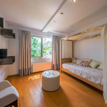 דירה Maison Detroit Iconic 3br Triplex With Great Views איסטמבול