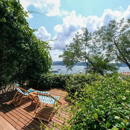 Maison Detroit Iconic 3br Triplex With Great Views