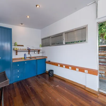 Maison Detroit Iconic 3br Triplex With Great Views