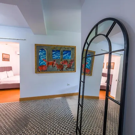 Maison Detroit Iconic 3br Triplex With Great Views Apartmán