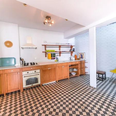 Maison Detroit Iconic 3br Triplex With Great Views *